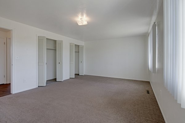 Yorkshire Square by null