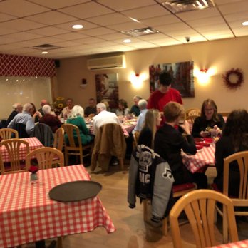 Tony's Pizzeria - people sitting at tables - Pizza Near Me - Farmingdale, New Jersey Tony's Pizzeria - people sitting at tables - Pizza Near Me - Farmingdale, New Jersey