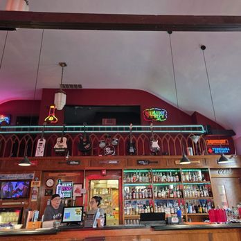 Spinellas - Behind the bar - American Near Me - Gresham, Oregon