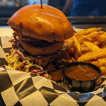 Colton's Social House - Pulled pork and fries - New American Near Me - Clovis, California