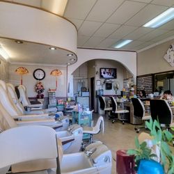 Nice Nails - Inside