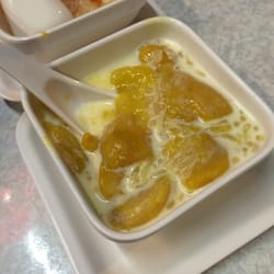 發記甜品 - Very generous serving on mango!