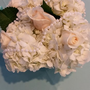 Orlando Flower Market - Centerpieces for my daughter's Bridal Shower beautiful hydrangeas and Roses - Florists Near Me - Orlando, Florida Orlando Flower Market - Centerpieces for my daughter's Bridal Shower beautiful hydrangeas and Roses - Florists Near Me - Orlando, Florida