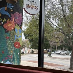 Uno Mas - Picture of the building