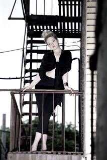 Dara Jewett Photography & Makeup Design Logo