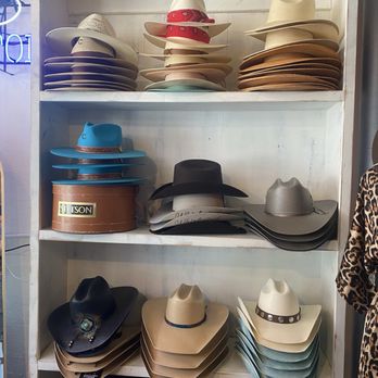Blushing Belle Boutique - Hat bar on the square - Women's Clothing Near Me - Georgetown, Texas