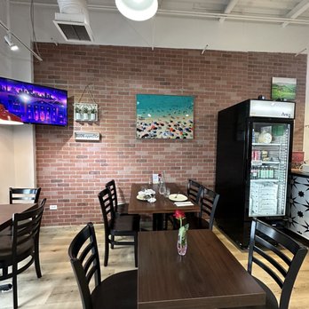 Aroma Italia - Interior - Pizza Near Me - Honolulu, Hawaii