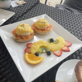 Vanilla Espresso French Café - Salmon eggs Benedict - Breakfast & Brunch Near Me - Miami Lakes, Florida