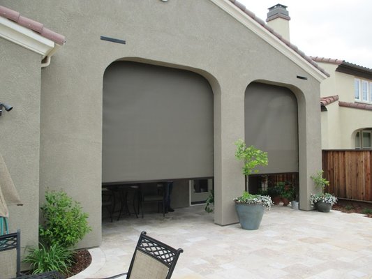Exterior Retractable Sun Shades - Automated, exterior retractable solar screens, or sun shades, filter the sun's glare creating a comfortable area, enjoyable all year round. Exterior Retractable Sun Shades - Automated, exterior retractable solar screens, or sun shades, filter the sun's glare creating a comfortable area, enjoyable all year round.
