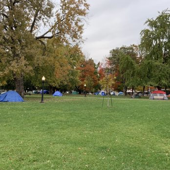 Allan Gardens - Lot of people experiencing homelessness - Parks Near Me - Toronto, Ontario