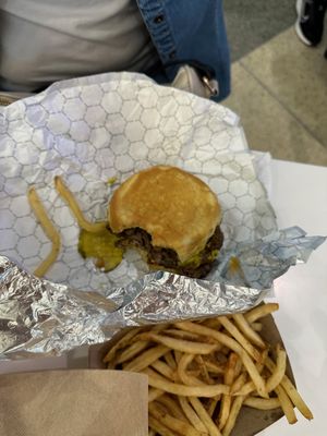 M Burger by null