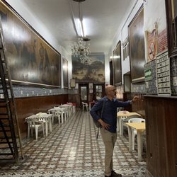 David Lida Tours - Explaining the intricacies of Spanish tile!