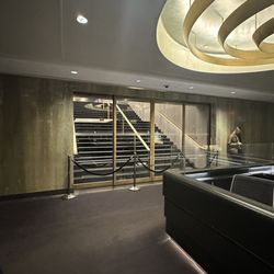 Saturday Night Live - The stairs where you wait