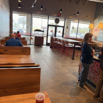 MOD Pizza - The room to sit comfortably - Fast Food Near Me - Live Oak, Texas