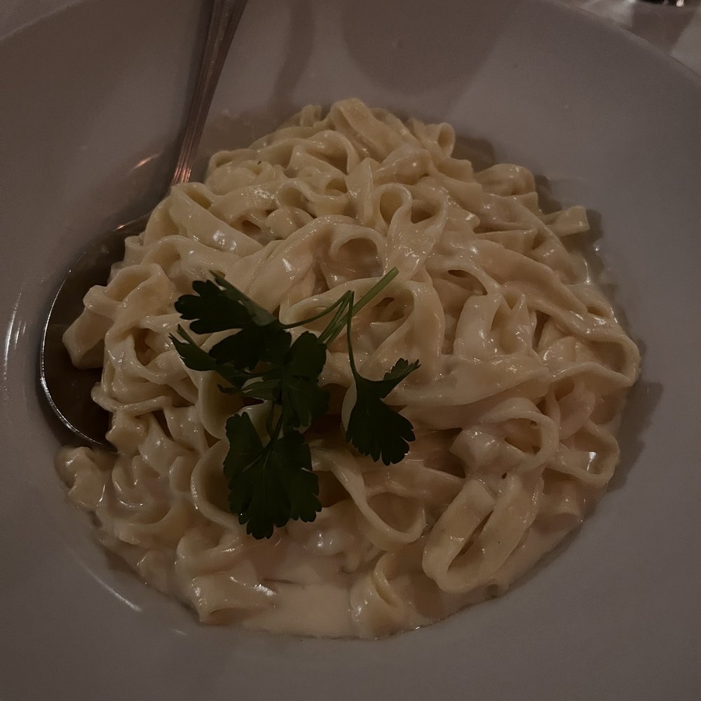 Carmine's - Fettuccine Alfredo - Italian Near Me - Chicago, Illinois