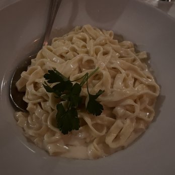 Carmine's - Fettuccine Alfredo - Italian Near Me - Chicago, Illinois