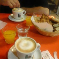 Lapana Kids - Cafe con leche grande y variedad de panes tostados