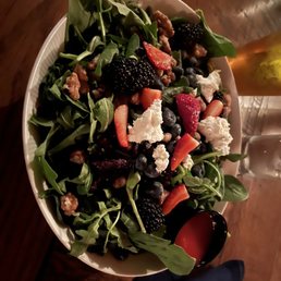 Summer salad with goat cheese and berries