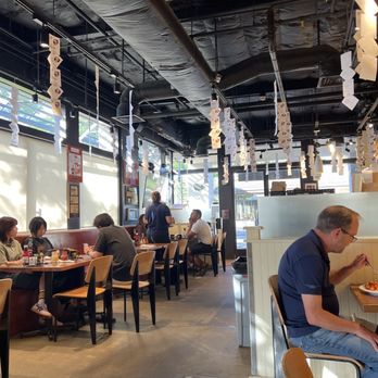 Eggs 'n Things - Plenty of places to sit, they have in and outdoor seating - American Near Me - Kapolei, Hawaii