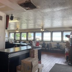 5 Buck Pizza - Inside