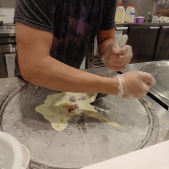 Simply Rolled Ice Cream - Ice Cream & Frozen Yogurt Near Me - Cincinnati, Ohio