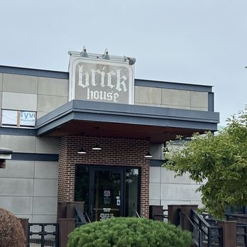 Brick House Tavern + Tap - American Near Me - Chesterfield, Missouri