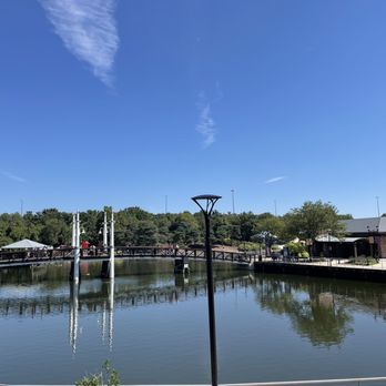 Yard House - Outdoor overlooking the lake - Vegetarian Near Me - Gaithersburg, Maryland Yard House - Outdoor overlooking the lake - Vegetarian Near Me - Gaithersburg, Maryland