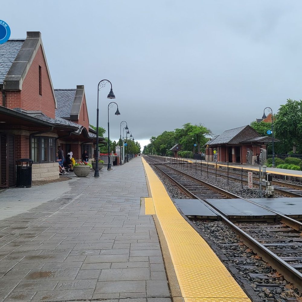 Metra Metropolitan Rail - Public Transportation Near Me - Glenview, Illinois