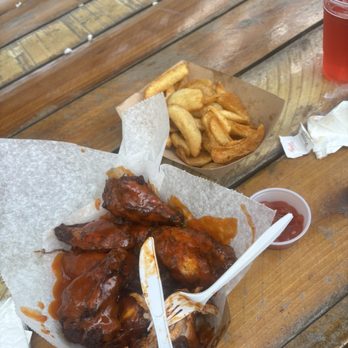 3rd Turn Oldham Gardens - Jerk wings from four pegs and dipper fries - Breweries Near Me - Crestwood, Kentucky