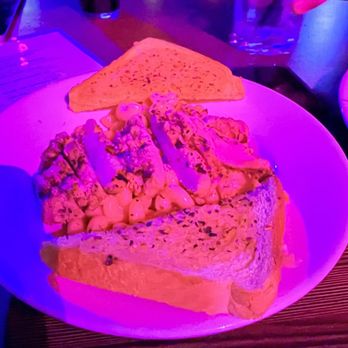 Trail's End Saloon - Mac & cheese w/chicken - American Near Me - Oregon City, Oregon Trail's End Saloon - Mac & cheese w/chicken - American Near Me - Oregon City, Oregon