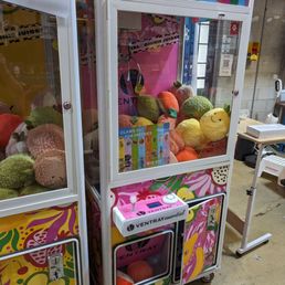 Sixale - Claw game - Outlet Stores Near Me - Markham, Ontario