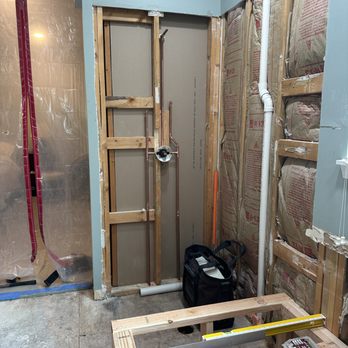 CabinetLand Kitchen & Bathroom Remodeling Center - Master bath shower area - Cabinetry Near Me - Schaumburg, Illinois