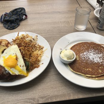 Shorehouse Kitchen - Breakfast chicken sandwich with hash browns - Breakfast & Brunch Near Me - Carlsbad, California Shorehouse Kitchen - Breakfast chicken sandwich with hash browns - Breakfast & Brunch Near Me - Carlsbad, California