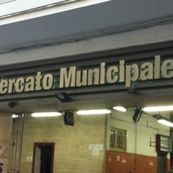 Mercato Municipale - vista marciapiede difronte