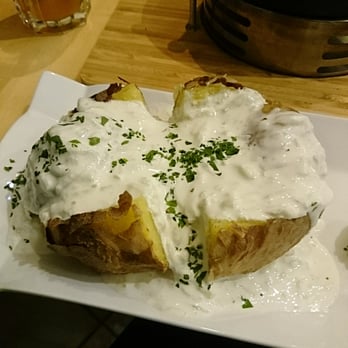 Jonathan und Sieglinde - Ovenbaked potato with sour cream - Austrian Near Me - Vienna, 9