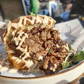 Café Sóller - Schweinebacke, Brioche, Kimchi Mayonnaise - Spanish Near Me - Sóller, PM Café Sóller - Schweinebacke, Brioche, Kimchi Mayonnaise - Spanish Near Me - Sóller, PM