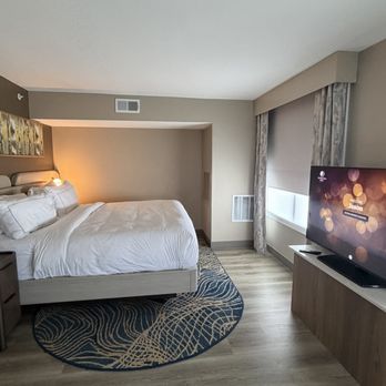 DoubleTree by Hilton Brunswick - Hotels Near Me - Brunswick, Georgia