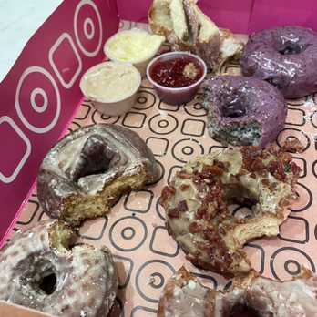 Bismarck Doughnuts - Taste testing the donuts - Donuts Near Me - Orem, Utah