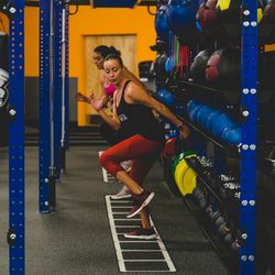 Crunch Fitness - San Antonio San Pedro