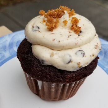 Charm City Cakes - Chocolate Chip Crunch Cupcake! - Cooking Classes Near Me - Baltimore, Maryland