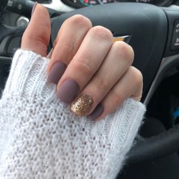 Matte gel with sparkle accent nail