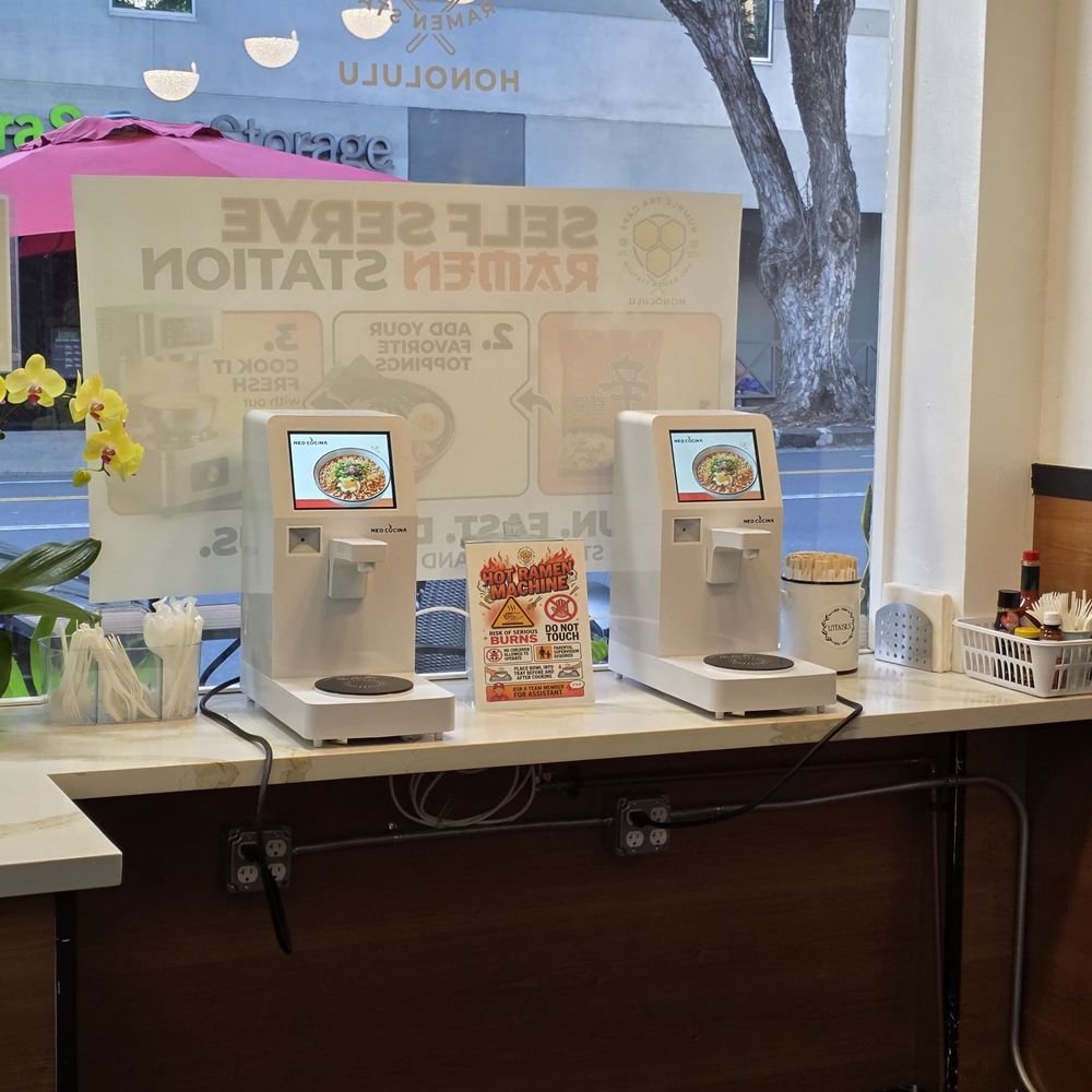 Bumble Tea Cafe And Ramen - Cook it here - Bubble Tea Near Me - Honolulu, Hawaii