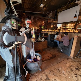 Jethro’s Cocktail Lounge - Inside - Cocktail Bars Near Me - Houston, Texas