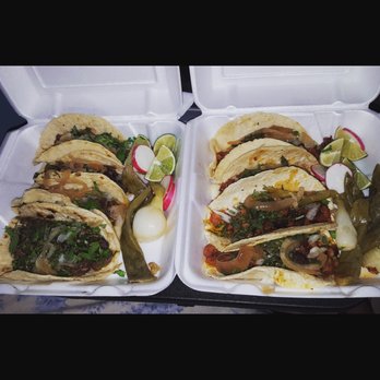 El Rey Del Taco - Cabeza and Chorizo tacos - Mexican Near Me - Union City, New Jersey