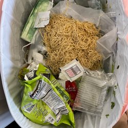 90 Supermarket - Sour, smelly noodles they sold me
