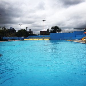 THE FLOATING POOL AT BROOKLYN BRIDGE PARK BEACH - Updated July 2025 ...