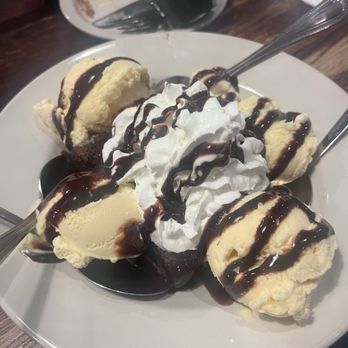 Half Moon Restaurant & Brewery - Desert- Brownie and ice crream - Breweries Near Me - Kokomo, Indiana Half Moon Restaurant & Brewery - Desert- Brownie and ice crream - Breweries Near Me - Kokomo, Indiana