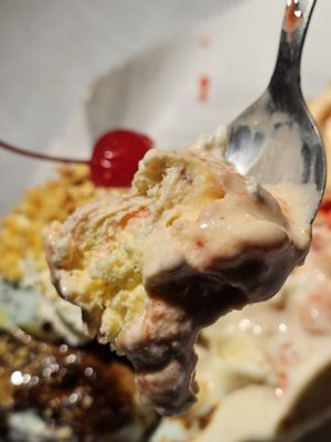 Pop's Ice Cream & Soda Bar by null
