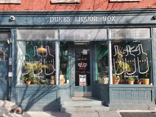 Duke's Liquor Box by null