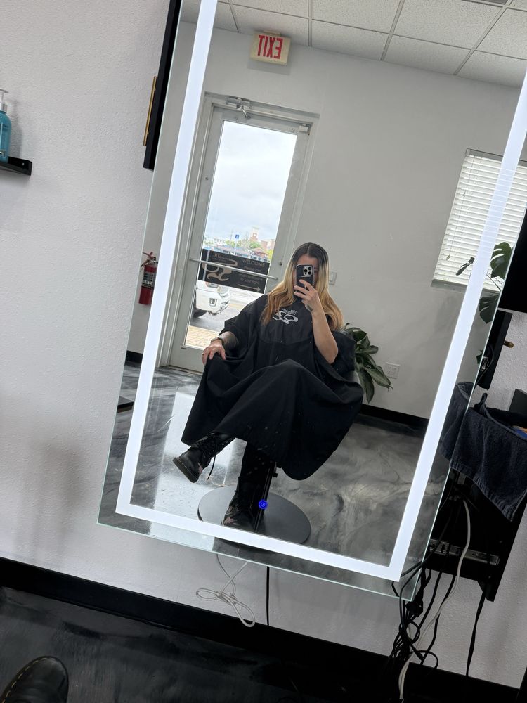 Illusions Salon & Spa Image